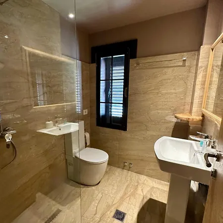 Epidami Hotel 3*