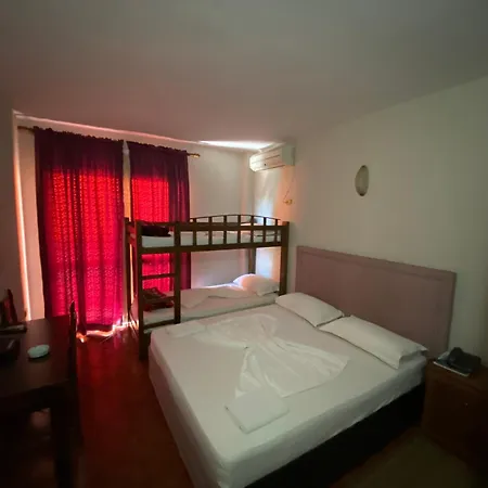 Hotel Epidami 3*